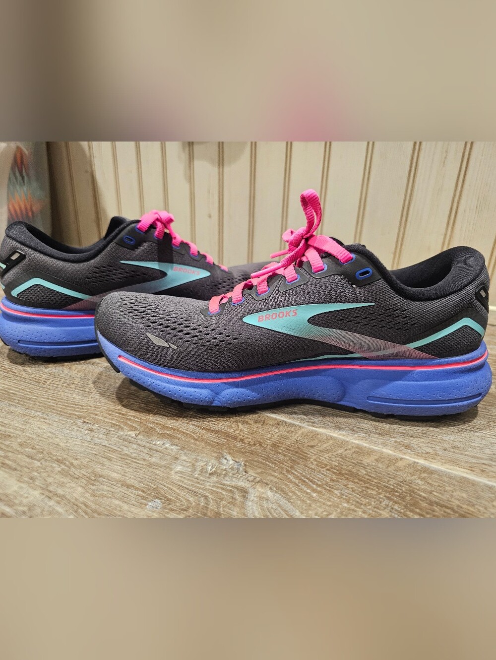 Brooks Ghost 15 Women’s Black Running Shoes with Pink Laces and Purple Accents - Picture 11 of 11